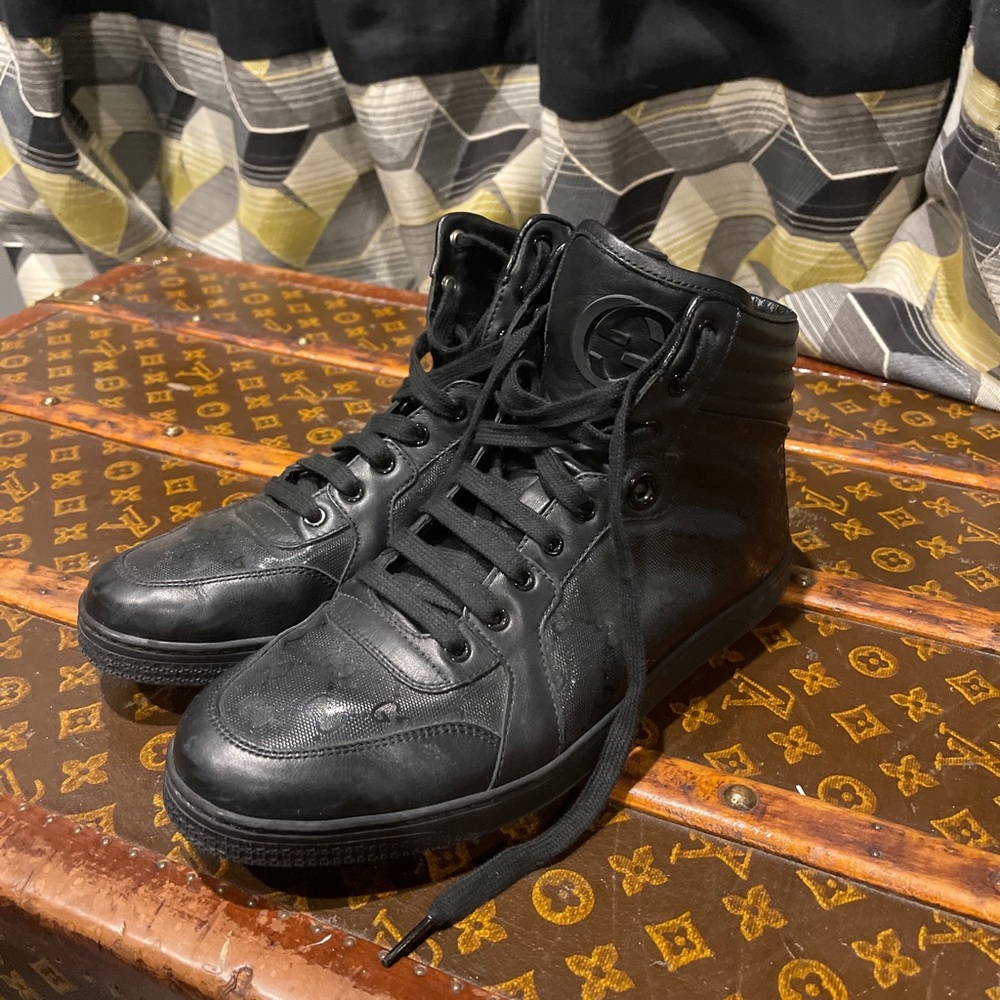 Mens Gucci High-Top sneakers. excellent condition, fit as a normal 9.5-10 mens